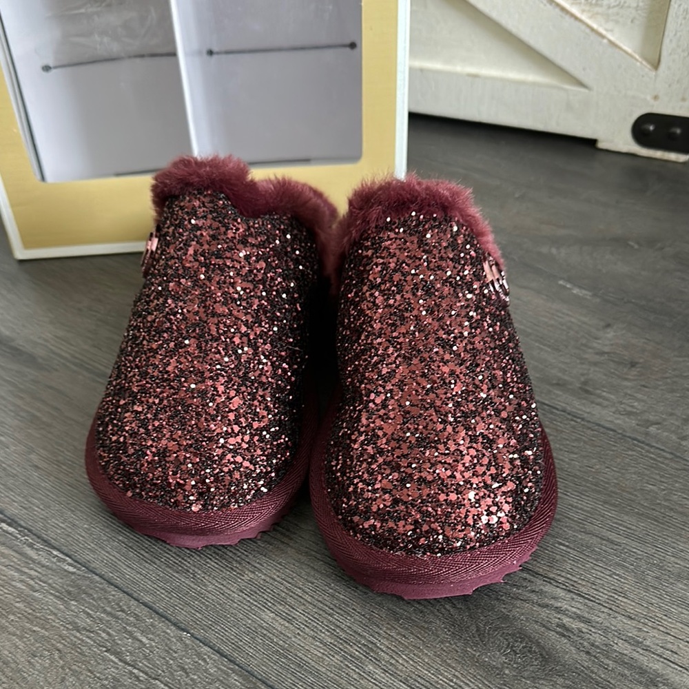MICHAEL Michael Kors Glitter Slippers - Burgundy